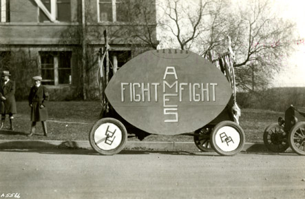 1923 Homecoming parade float