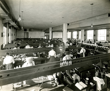 1915 chemistry class for domestic science students.